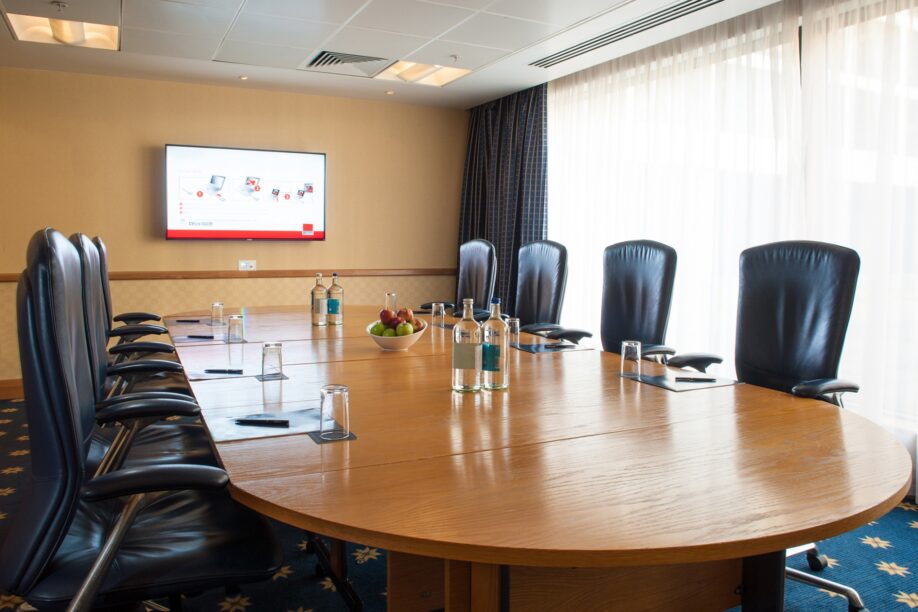 Boardroom hire London Gatwick