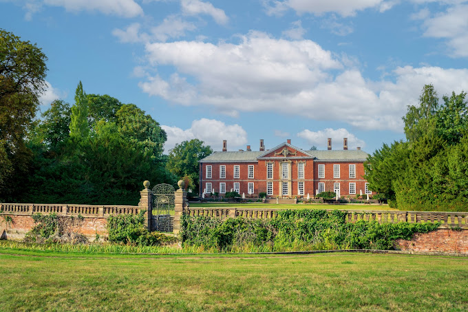 bosworth hall;