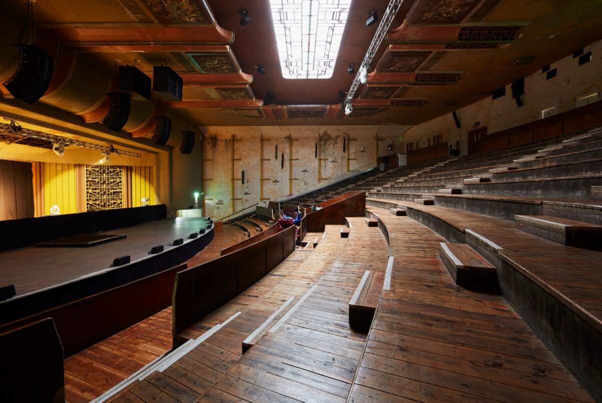 eartH theatre