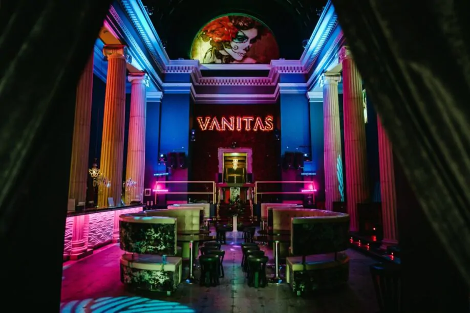 Vanitas main hall
