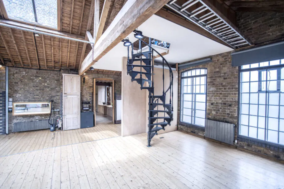 Dry hire venue