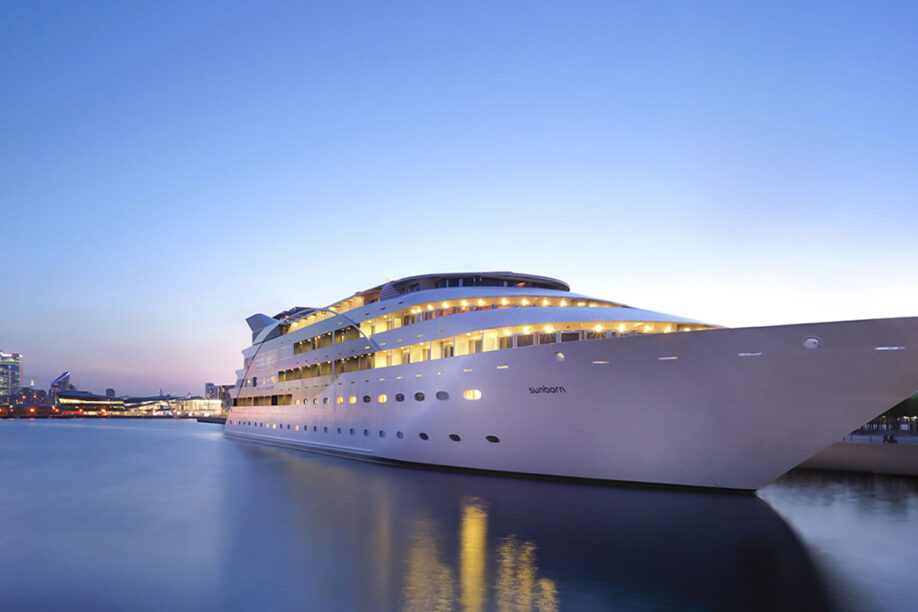 unique hotel near excel