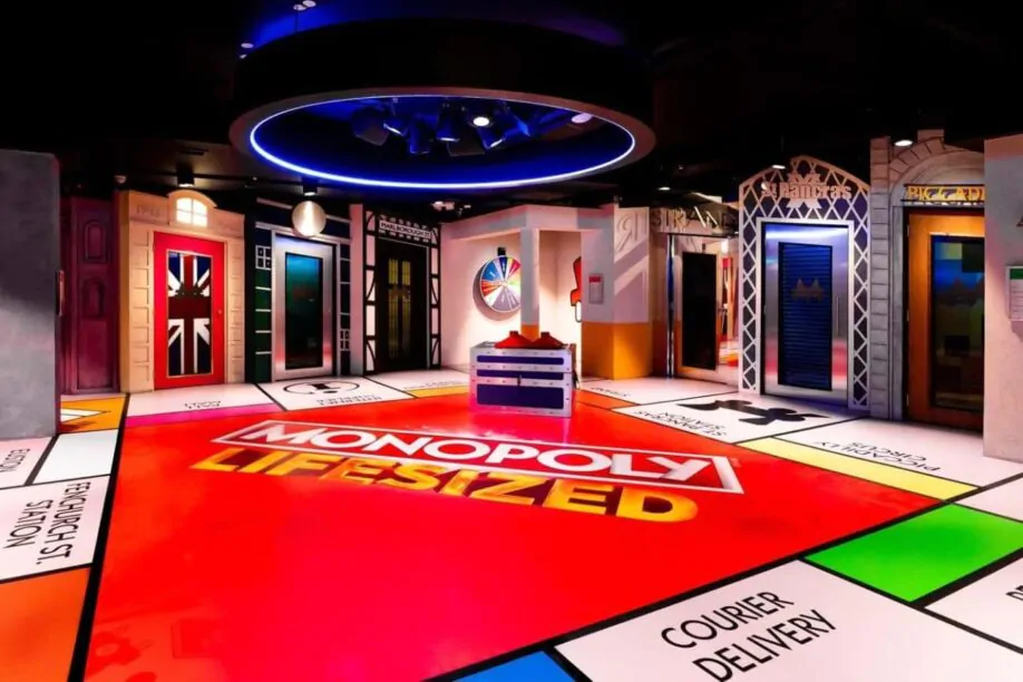play monopoly lifesized
