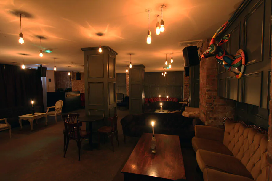 Looking Glass private hire