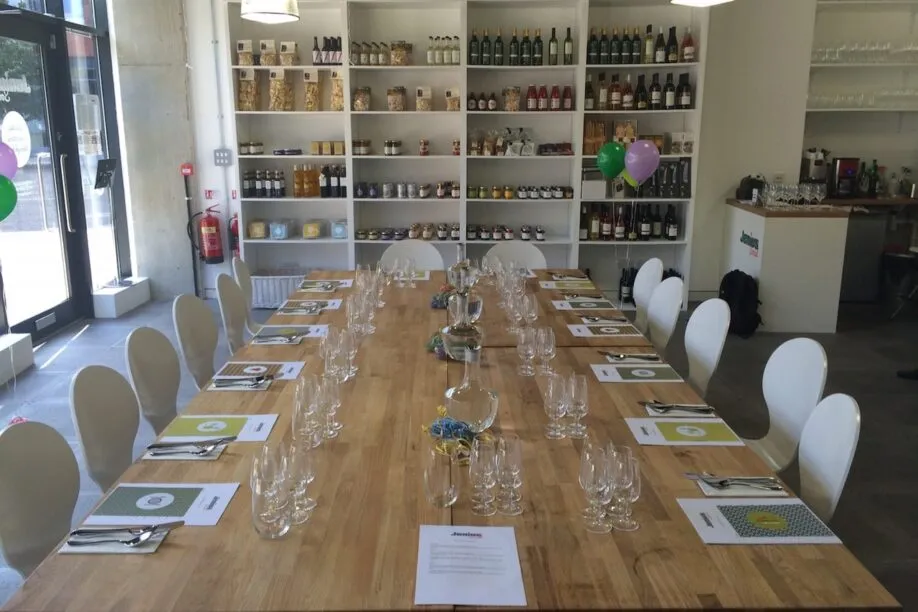 jenius social meeting room