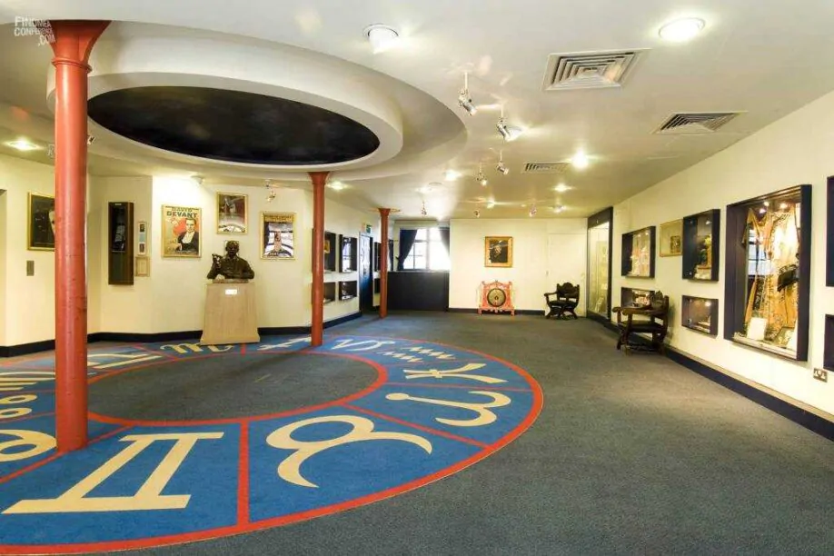 unsual meeting room london